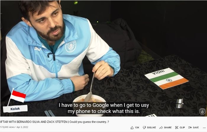 Bernardo Silva mencicipi kolak di akun Youtube Manchester City.