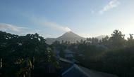 Gunung Soputan terpantau mengeluarkan asap tipis. Foto: (Yoseph Ikanubun/Liputan6.com)
