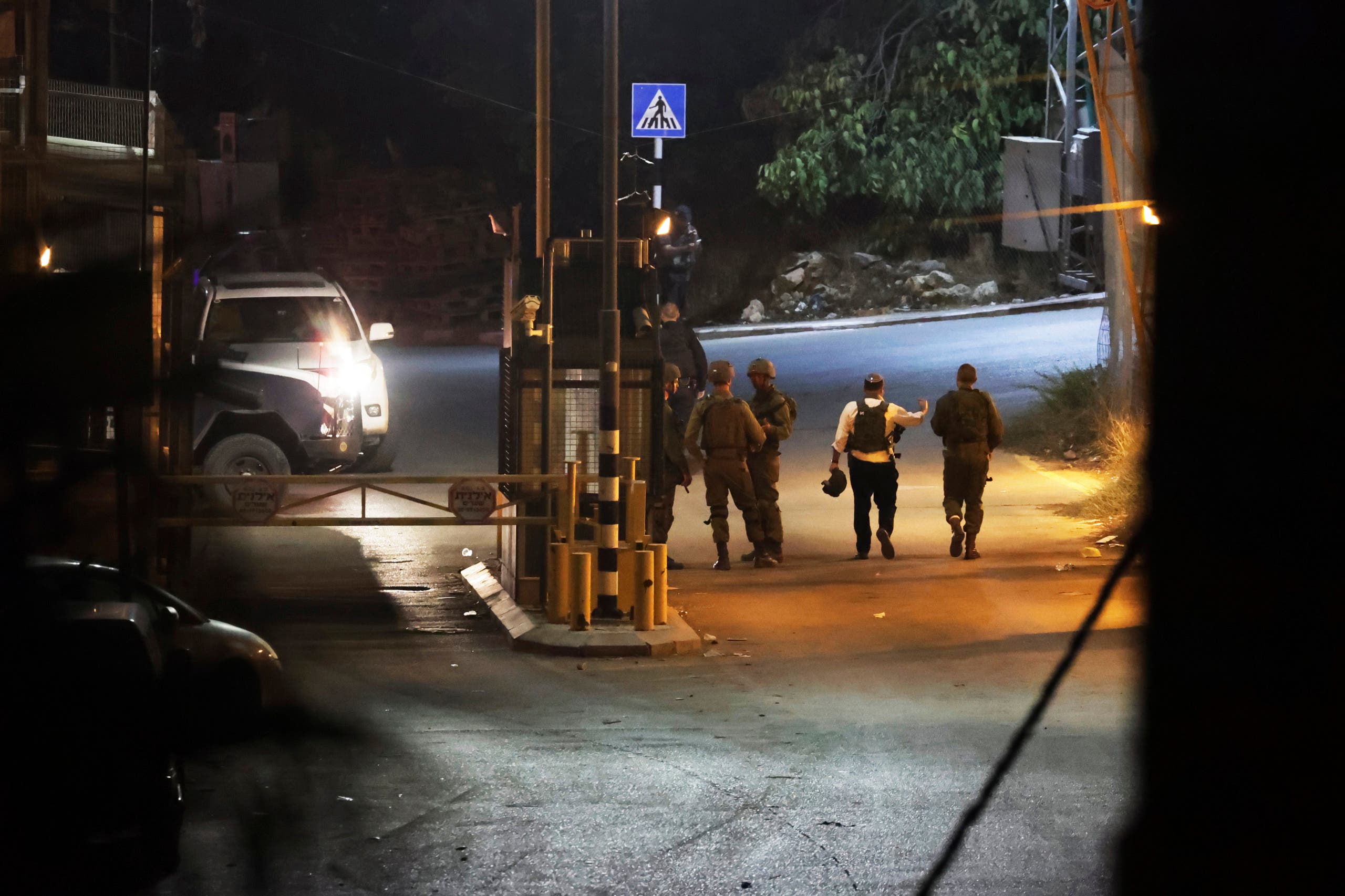 قوات إسرائيلية قرب مستوطنة في ضواحي الخليل