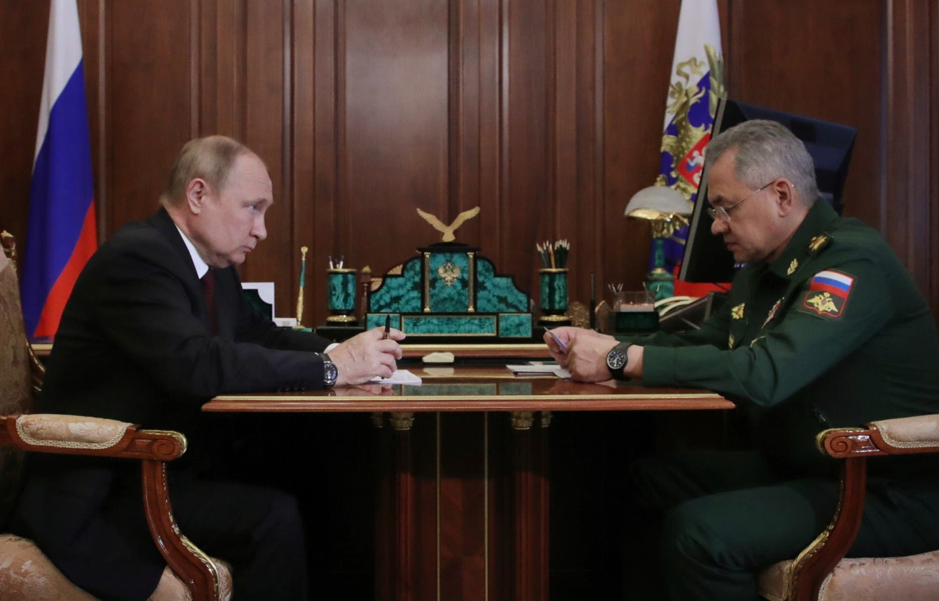 الرئيس الروسي فلاديمير بوتين ووزير الدفاع سيرغي شويغو (فرانس برس)